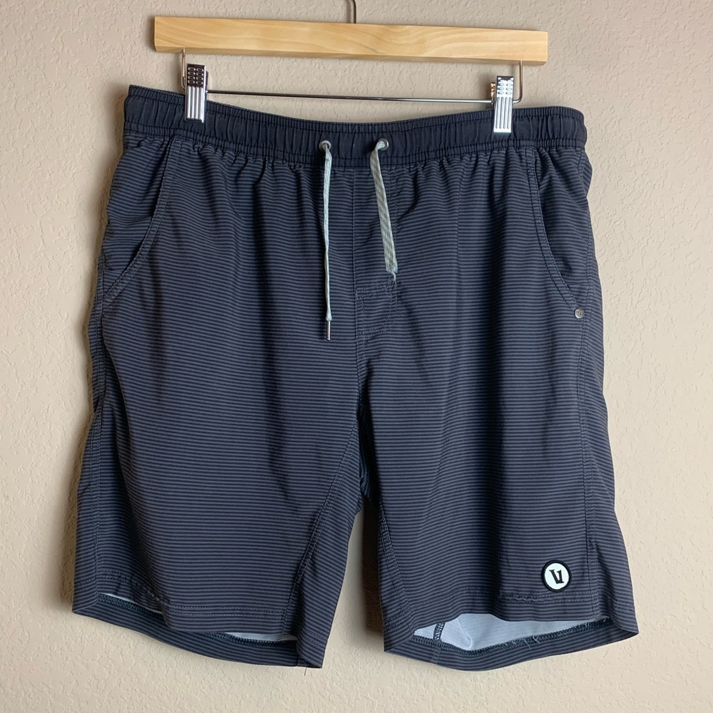 Vuori Shorts Black Striped Size XL